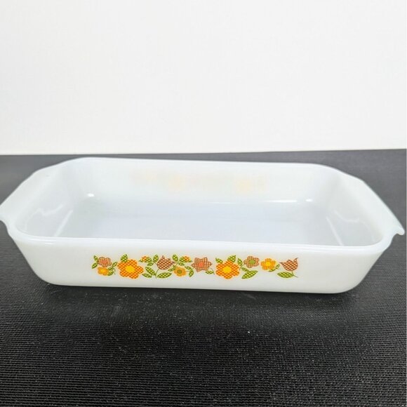 Vintage Anchor Hocking Fire King Rectangular dish 1.5 Quart Gingham Flower - Picture 1 of 6